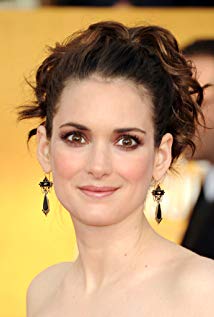 How tall is Winona Ryder?